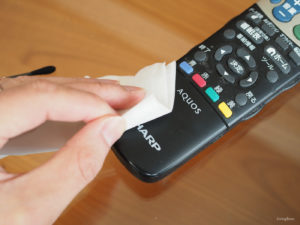 リモコン掃除|ボンド・スライムよりもキレイにする最強の方法